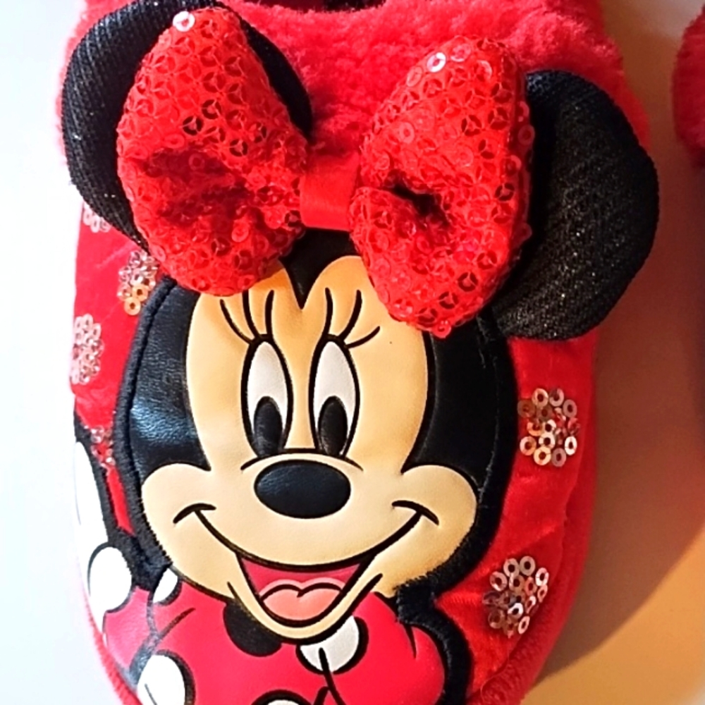 Red Minnie Mouse Slippers EUC Size Girls 11-12. - Picture 6 of 6